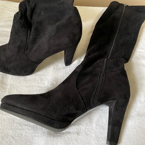 Tahari Grace suede heeled boots - Picture 4 of 8